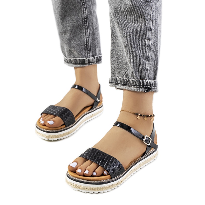 Sandálias pretas em uma plataforma Acton decorada preto