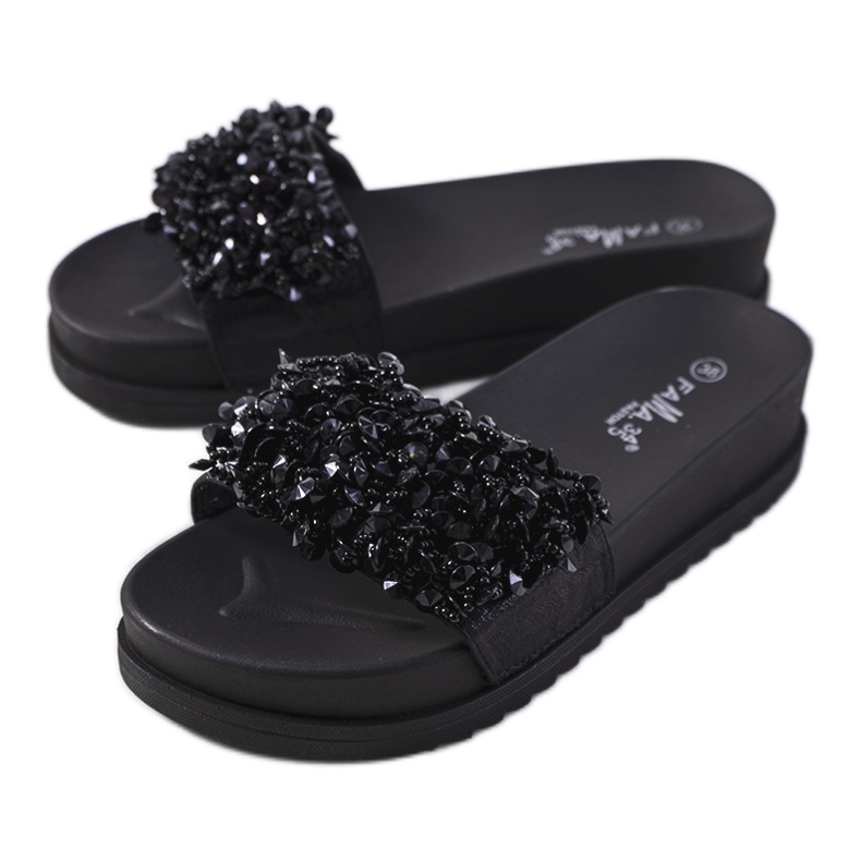 Chinelos pretos na plataforma Marthas