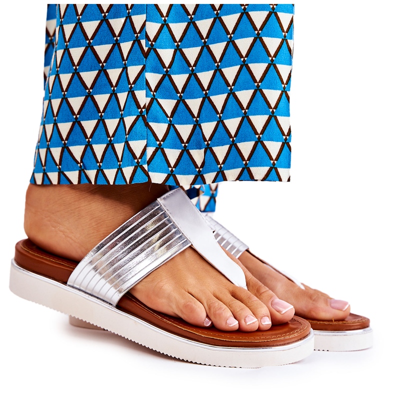 Sandálias femininas na plataforma branca e prata Morissa branco