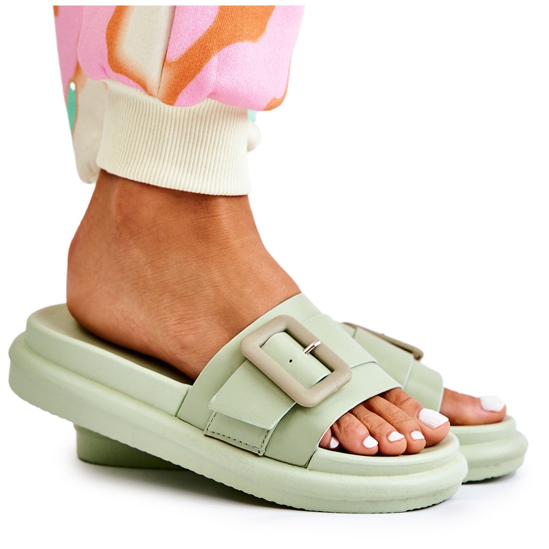 Chinelos verdes femininos com fivela Devia