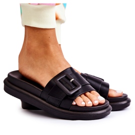Chinelos pretos femininos com fivela Devia