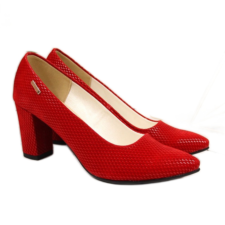 Bombas no poste vermelho Monique