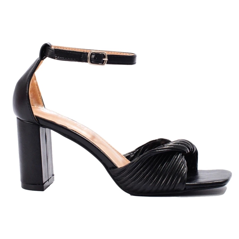 Sandálias pretas de salto alto preto