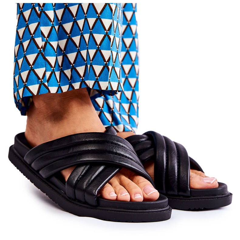 PJ1 Chinelos femininos clássicos de couro preto Daron