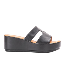 Chinelos pretos na plataforma Duffel