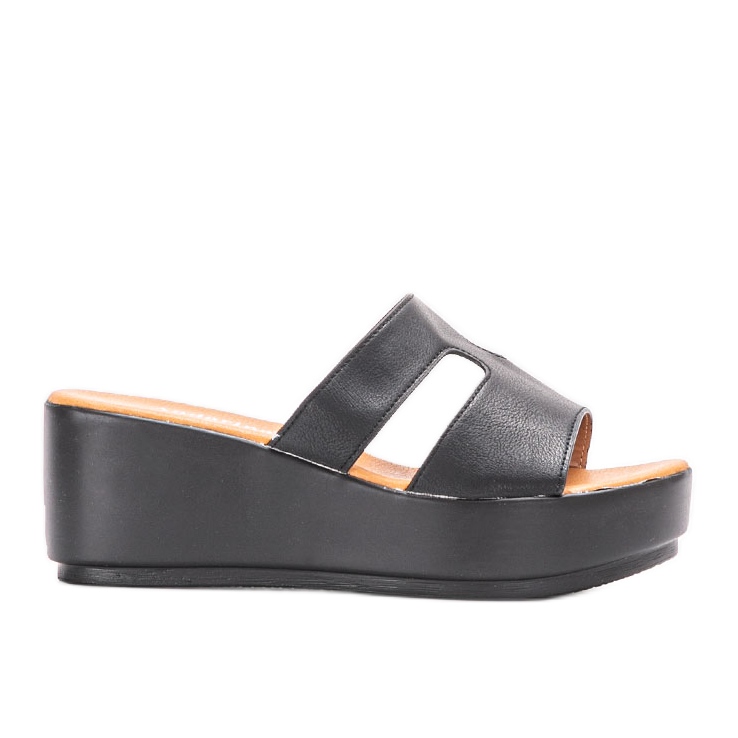 Chinelos pretos na plataforma Duffel