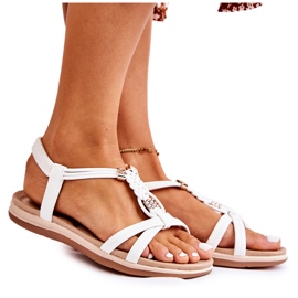 Sandálias femininas com ornamentos brancos âmbar