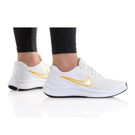 Tênis Nike Star Runner 3 (GS) Jr DA2776-010 branco
