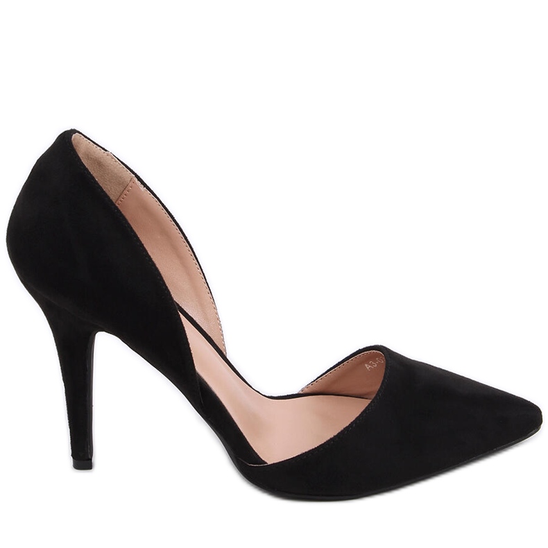Bombas em um salto agulha Carrie Black preto