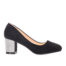 Bombas pretas no poste de Goyal preto