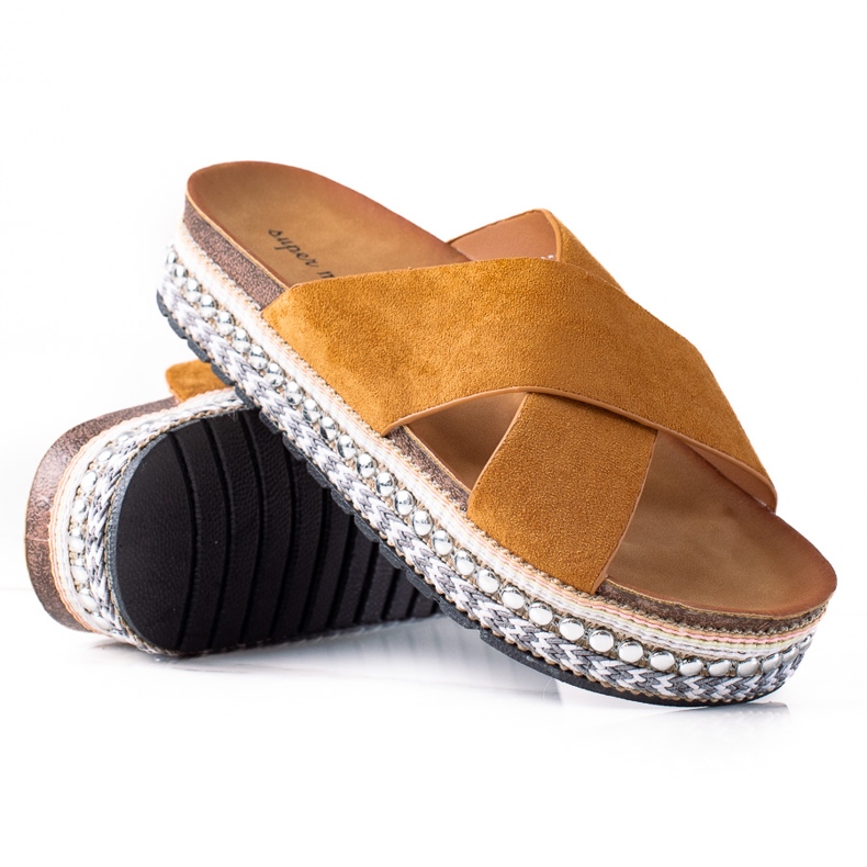 SHELOVET Chinelos elegantes na plataforma castanho