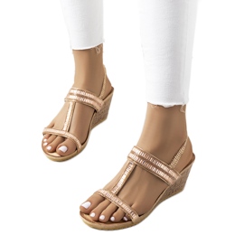 Sandália de cunha dourada Belma rosa dourado