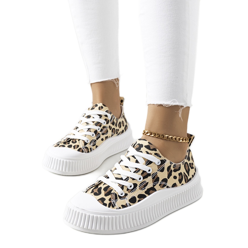 Tênis bege na plataforma Chovka castanho preto