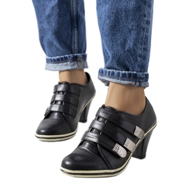 Brogues pretos no post Payla