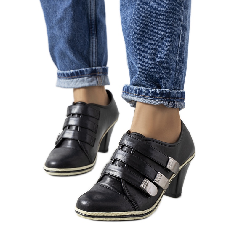 Brogues pretos no post Payla