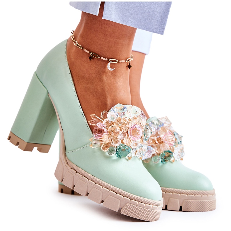 PA2 Bombas elegantes com ornamento Caterine verde suave