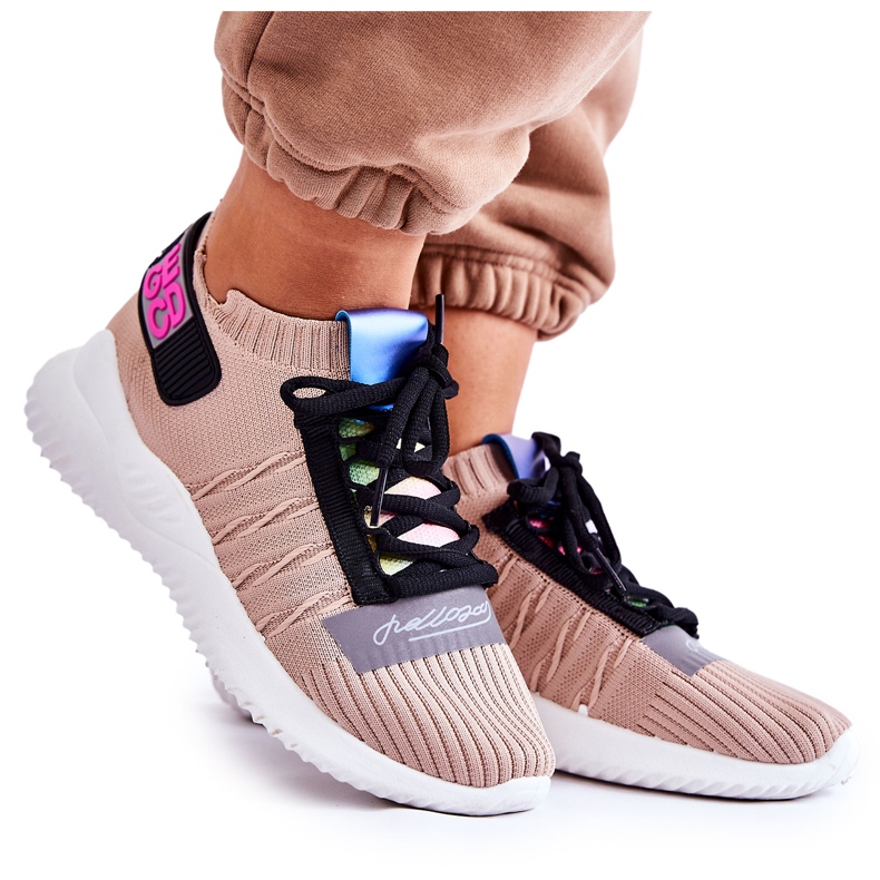 Tênis esportivo feminino Slip-on Bege Klayra