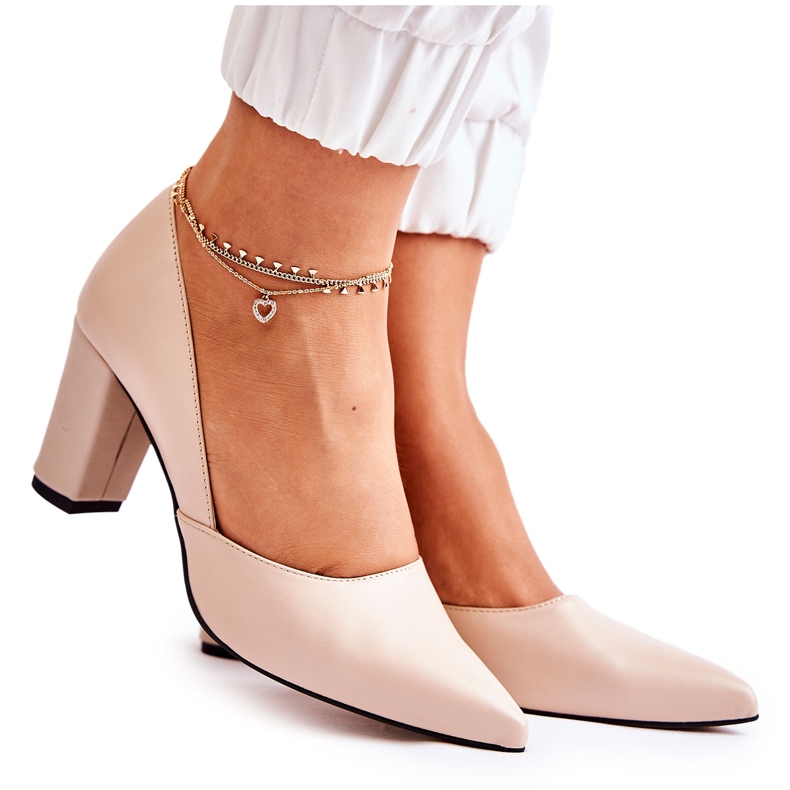 PA2 Bombas de couro na moda em um bar bege emoção