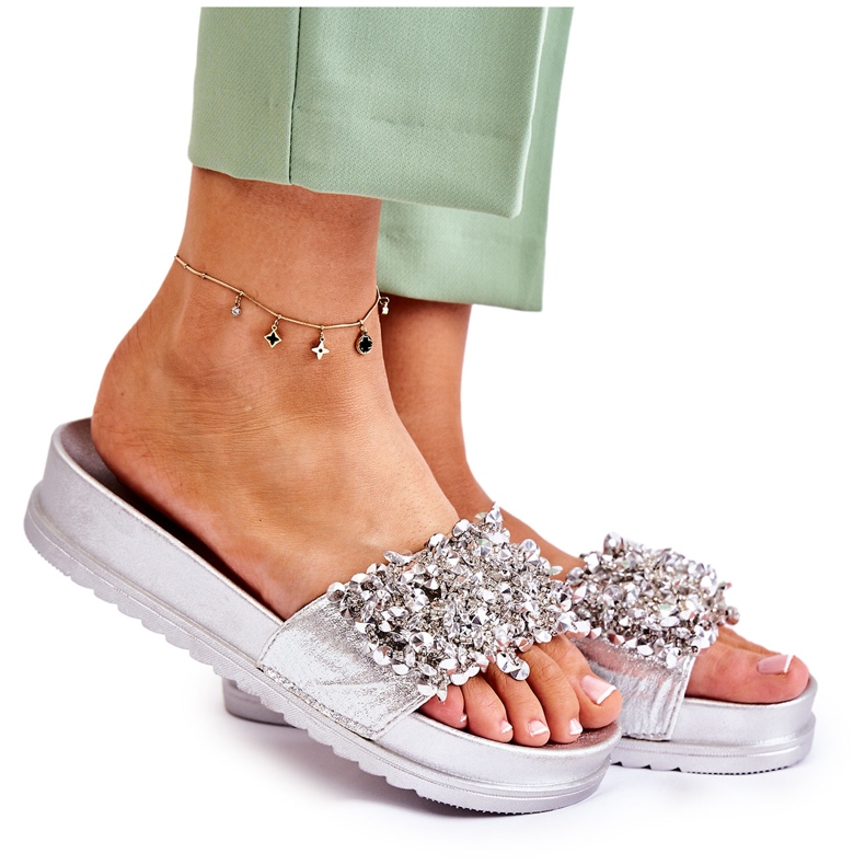 PG1 Chinelos femininos na plataforma com ornamentos de prata Almina