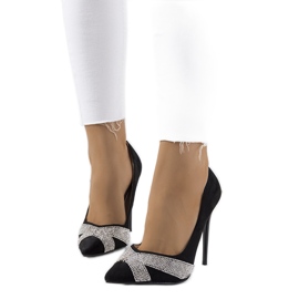 Os saltos altos pretos de Steven