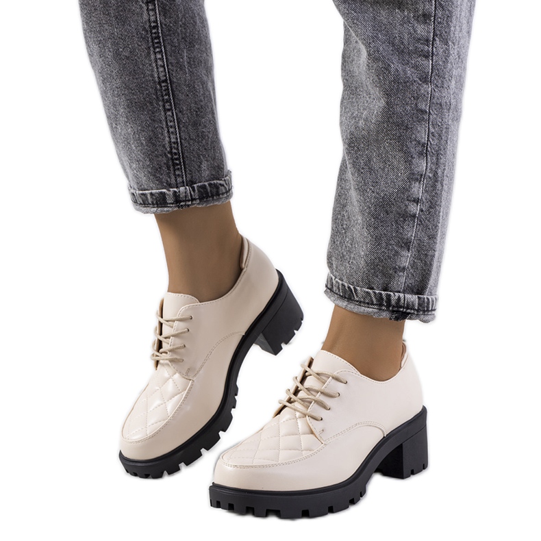 Sapato bege de salto alto Landra