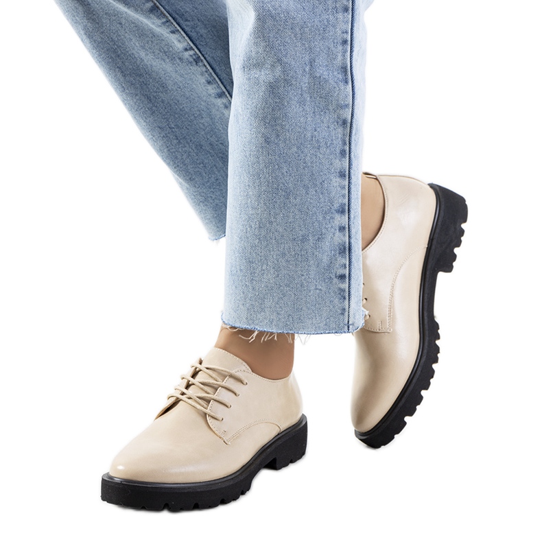 Sapatos femininos bege Mungo