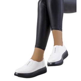 Brogues brancos na plataforma Siddons