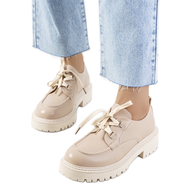 Sapatos bege de trabalho para mulheres