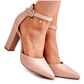 WS1 Bombas de couro em um alto poste bege Salira