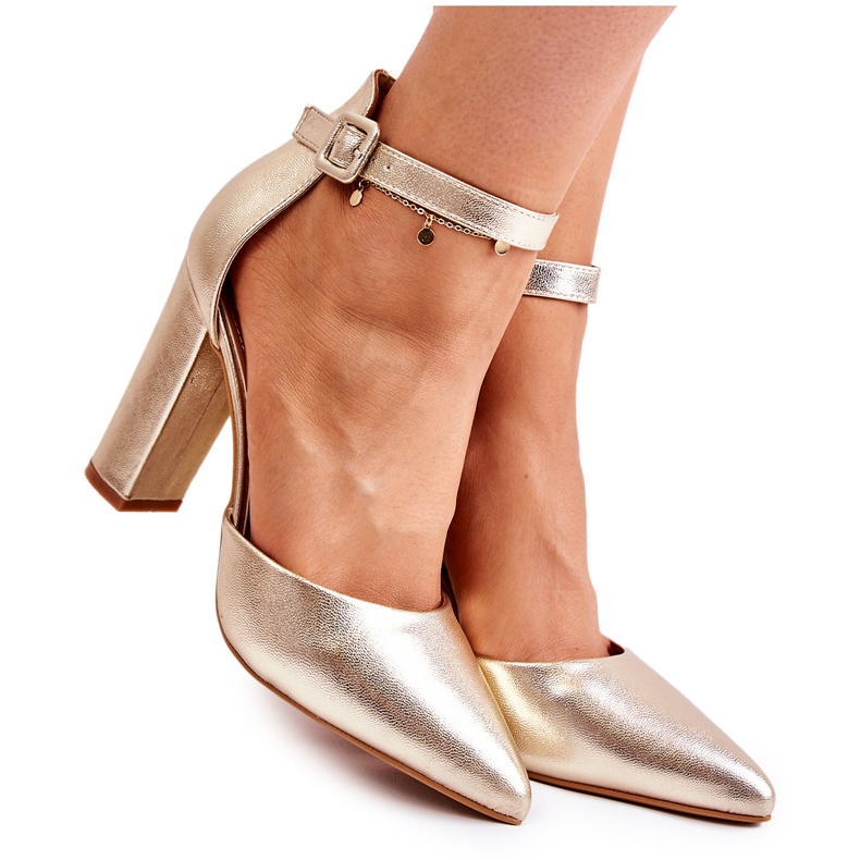 WS1 Bombas de couro em um alto pilar dourado Salira