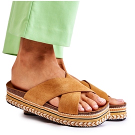 PG1 Chinelos de camurça femininos na plataforma Camel Jossie marrom