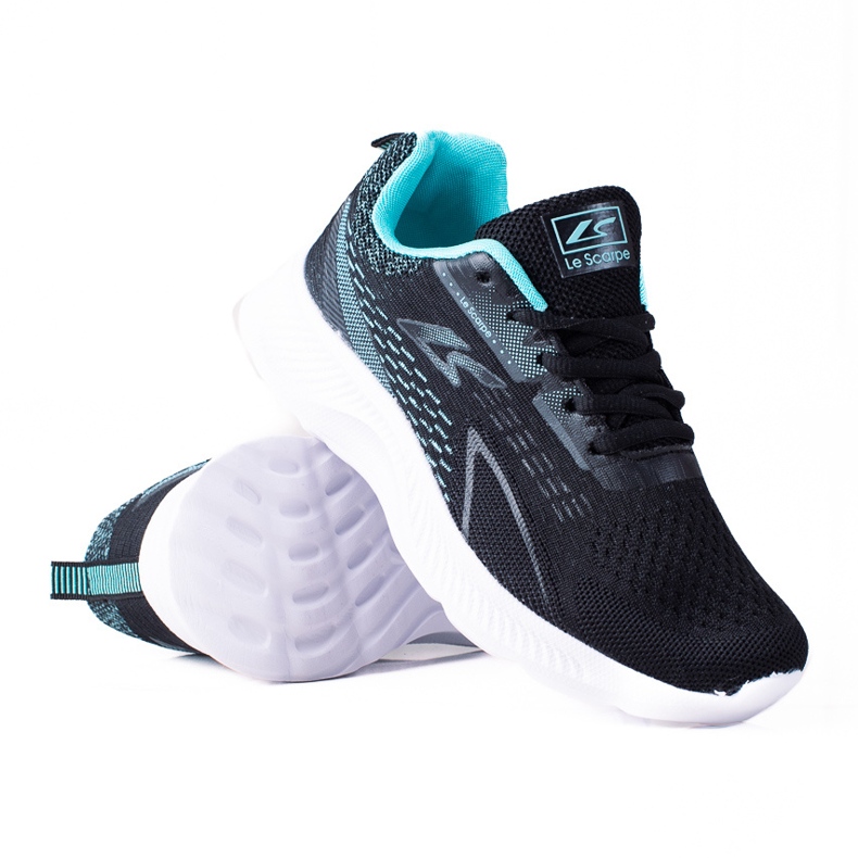 Tênis esportivo Shelovet preto com cadarço e sola branca