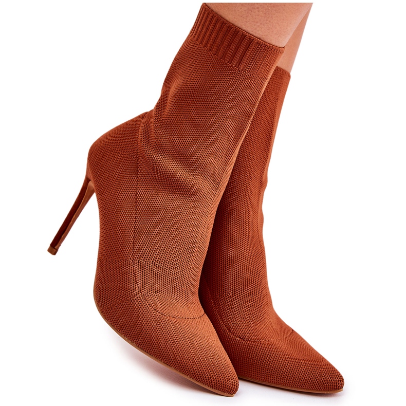Botas altas femininas com uma meia em um salto alto Camel Luisell castanho