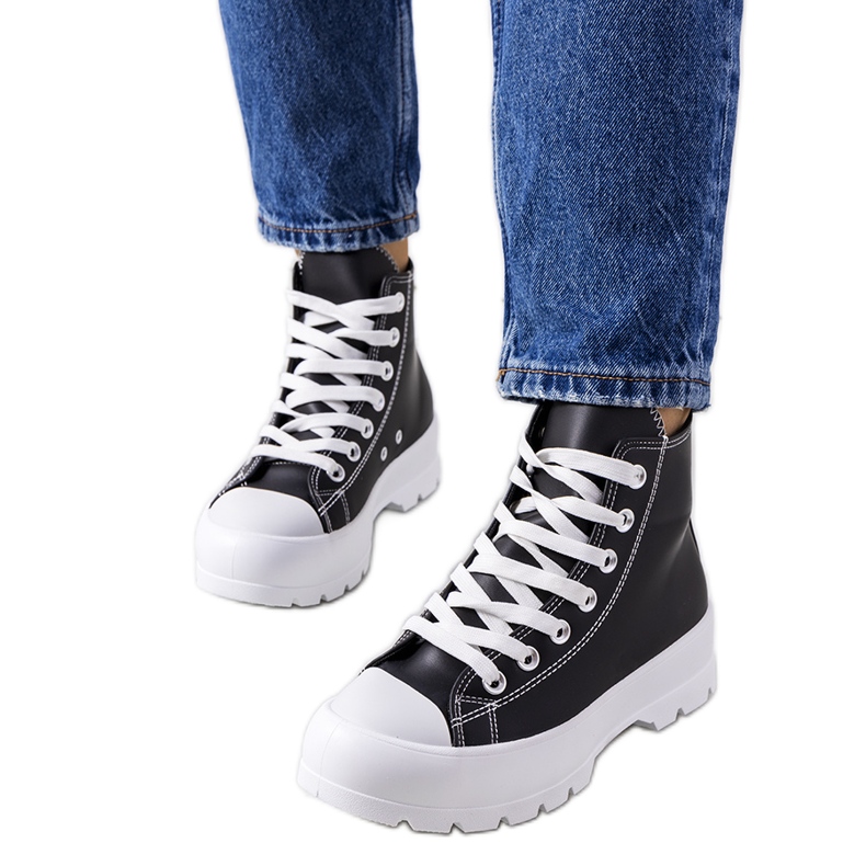 Tênis preto na plataforma Curley