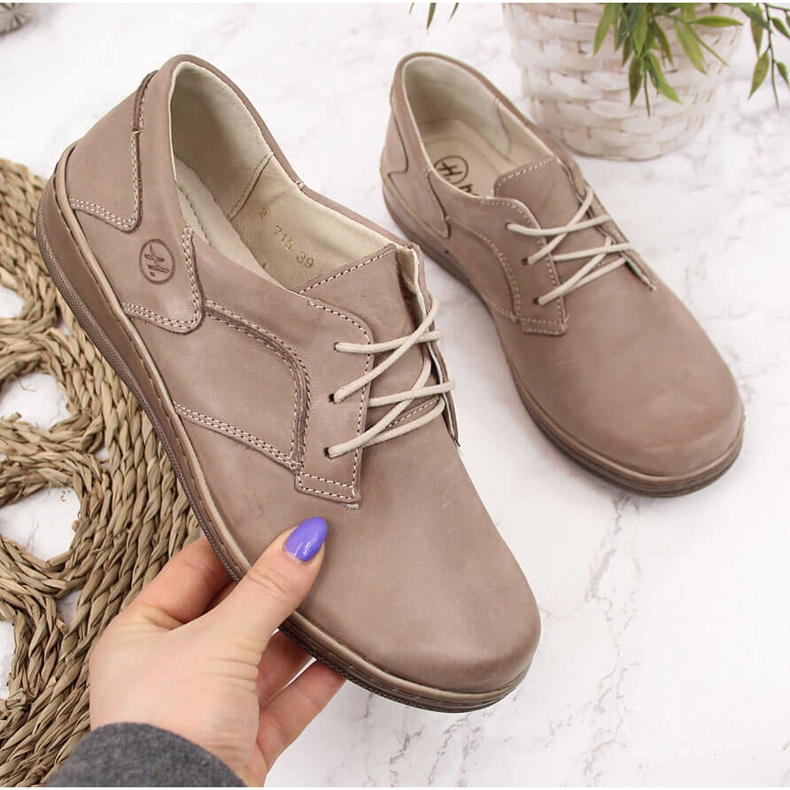 Sapatos femininos de couro confortáveis ​​em bege Helios 715