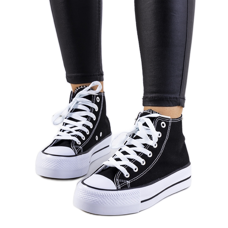 Tênis preto na plataforma Kogay