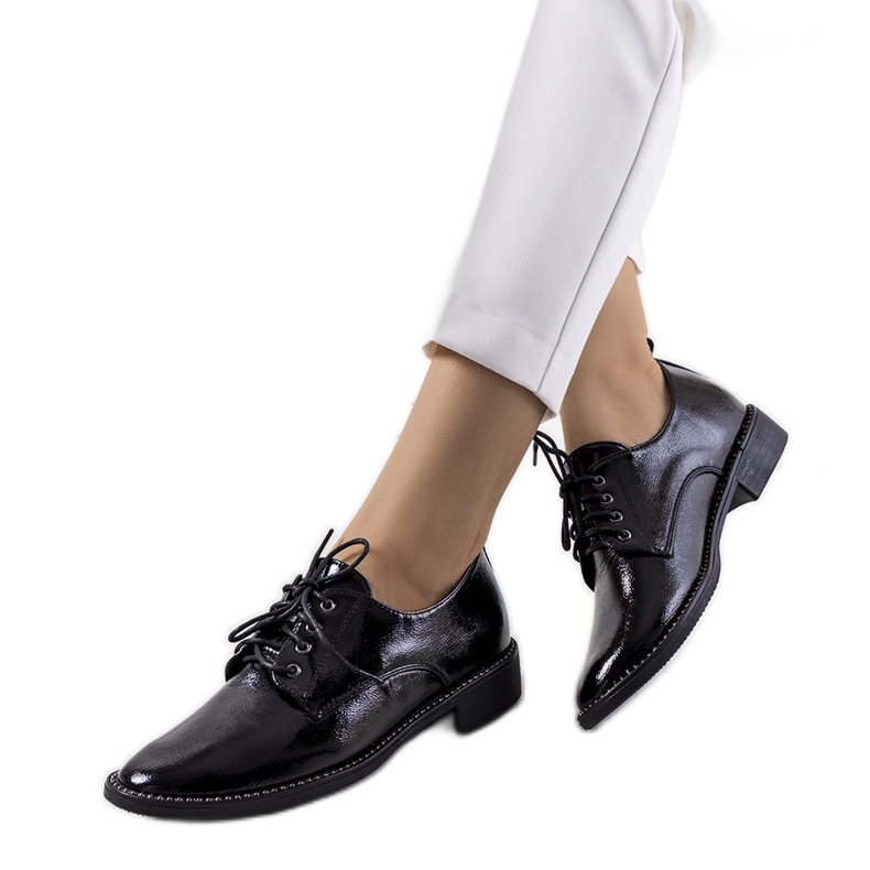 Sapatos femininos pretos Ricieri