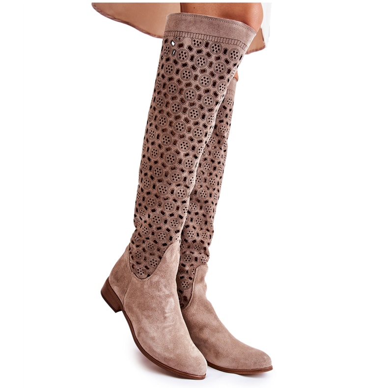 PA2 Botas de camurça com padrão vazado ponta bege escuro