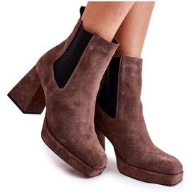 Botas de camurça no salto enorme Laura Messi 2519 Marrom