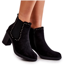PG1 Botas de camurça pretas Cambia com tachas em um poste preto PG1 Botas de camurça pretas Cambia com tachas em um poste preto
