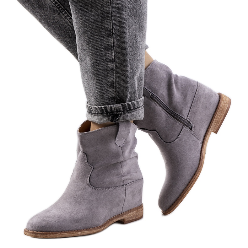 Botas cinzentas em um salto de cunha Hunjet interno cinza