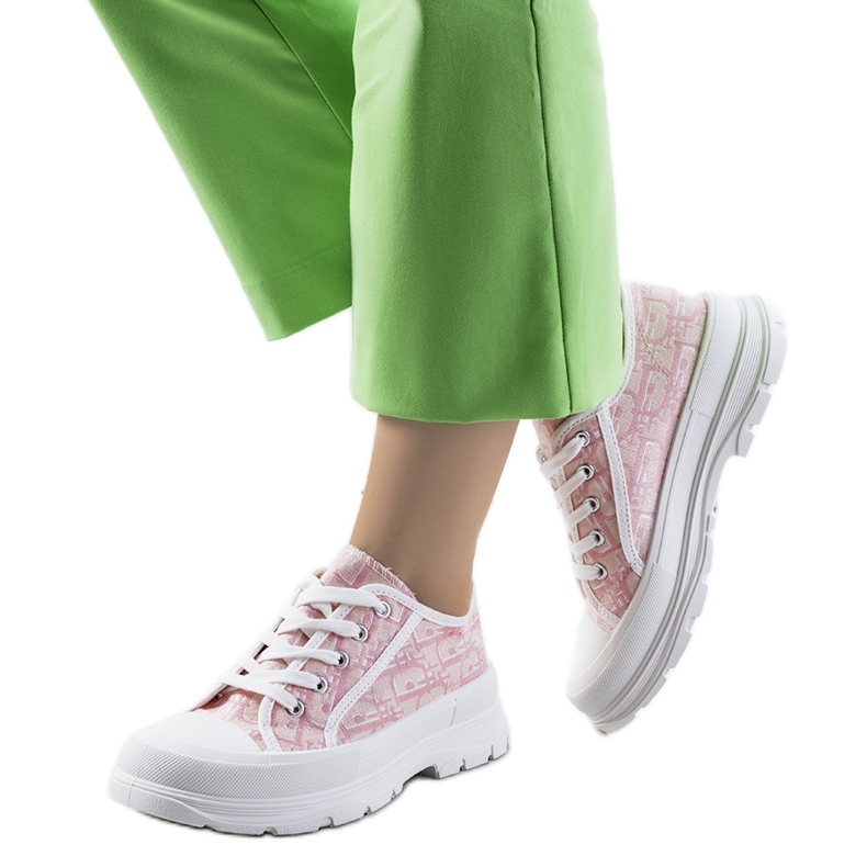 Tênis rosa na plataforma Valida branco