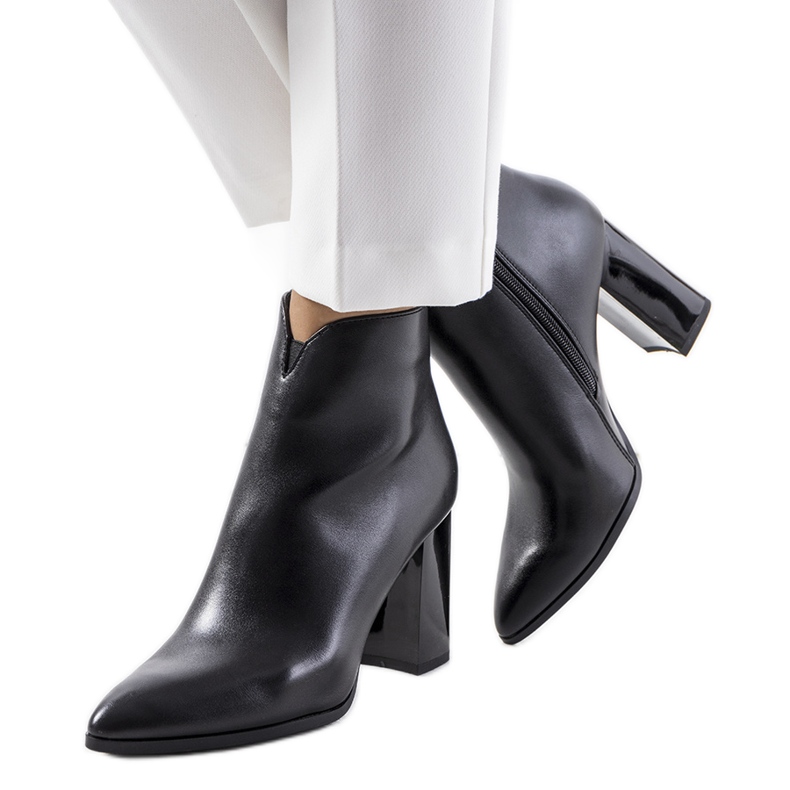 Botins pretos no poste Ezinet Botins pretos no poste Ezinet