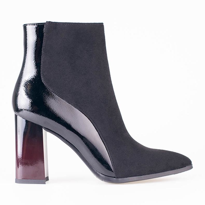 Botas femininas Shelovet em um poste alto preto