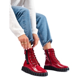 W. Potocki Sacos altos vermelhos na plataforma Potocki