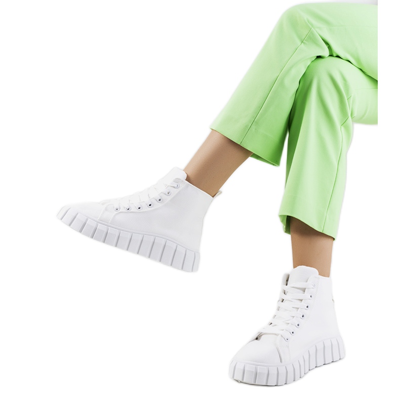 BM Ténis brancos na plataforma Horizo