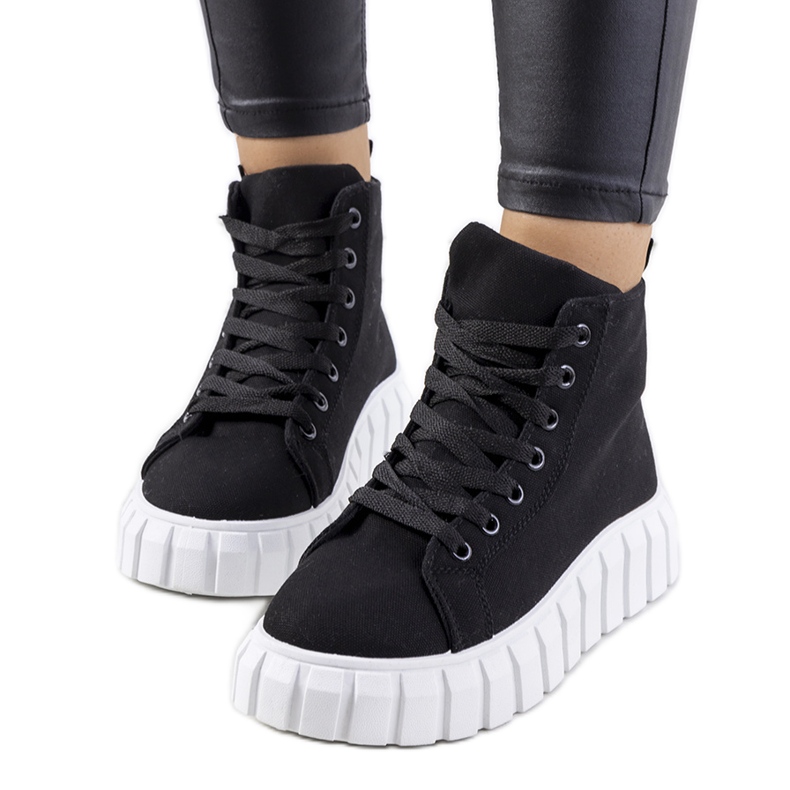 BM Ténis pretos na plataforma Horizo