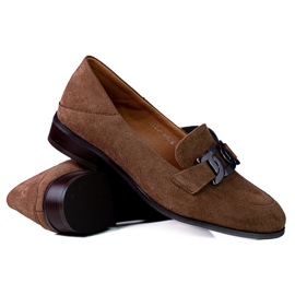 Mocassins femininos elegantes com corrente marrom Vinceza