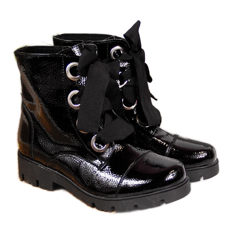 Botas pretas de verniz pretas isoladas para meninas Kornecki 6220 preto