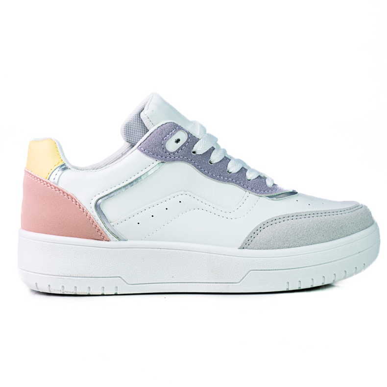 Calçados esportivos femininos Shelovet em uma plataforma branca branco